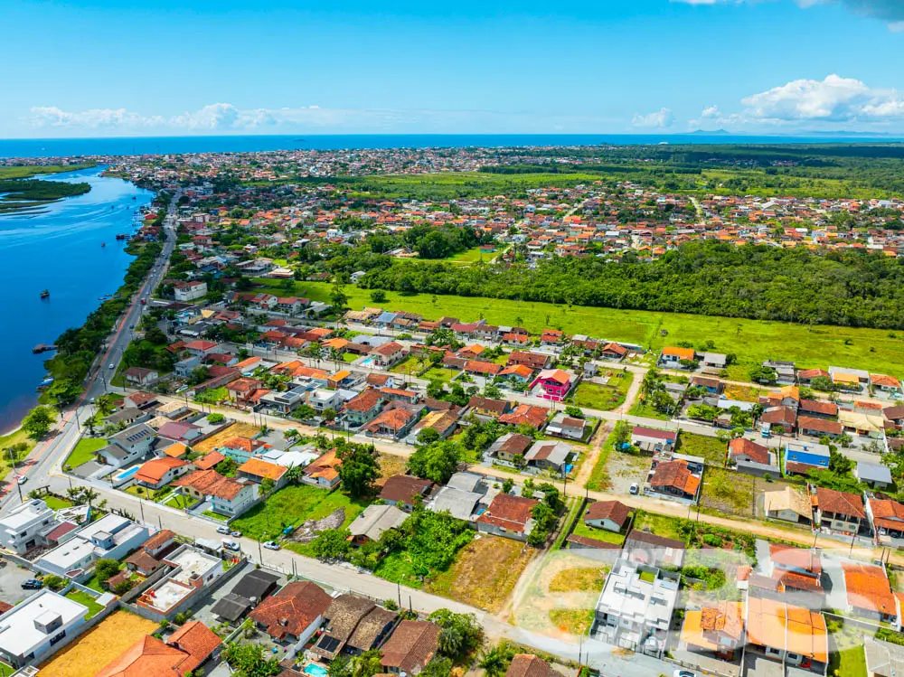 Oportunidade Imperdível: Terreno Amplo em Balneári