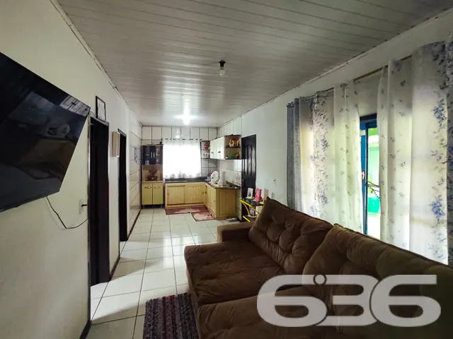 VENDE-SE IMÓVEL COM AMPLO QUINTAL E PERTINHO DA PR