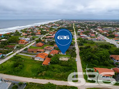 VENDE-SE IMÓVEL COM AMPLO QUINTAL E PERTINHO DA PR