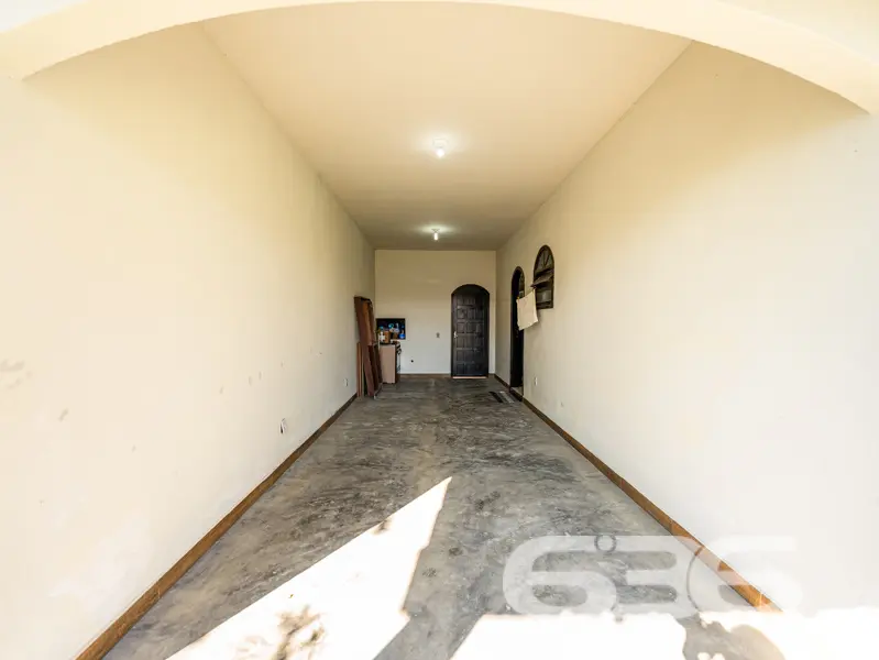 Apresentamos esta encantadora residência localizad