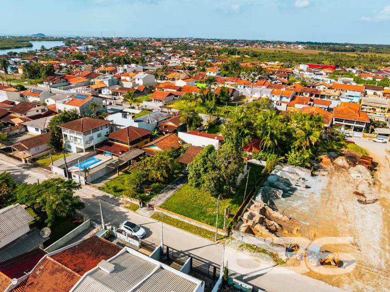 Apresentamos esta encantadora residência localizad