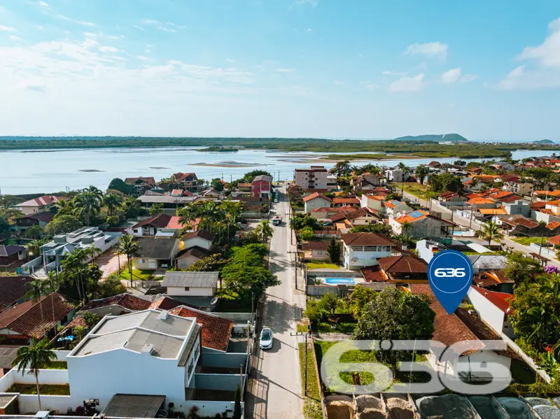 Apresentamos esta encantadora residência localizad