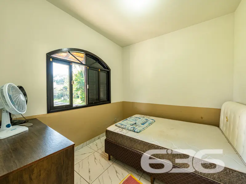Apresentamos esta encantadora residência localizad