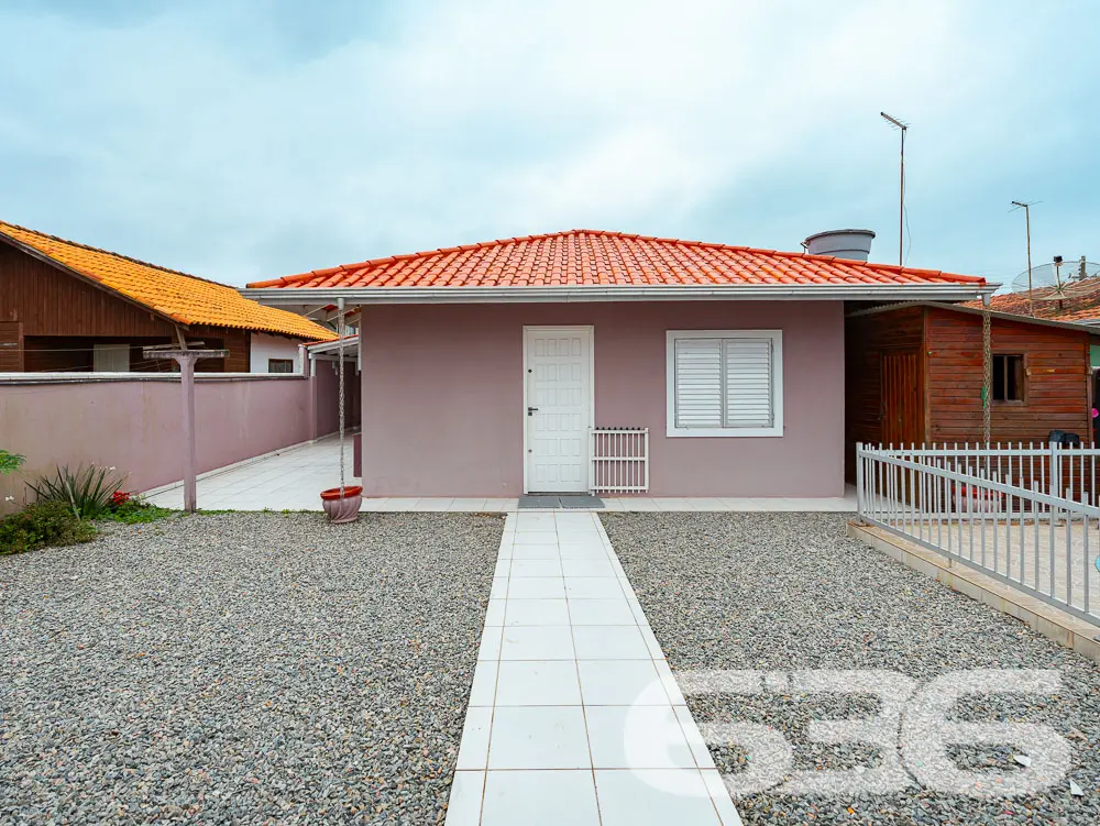 LINDA CASA COM 1 SUÍTE E 2 QUARTOS, EXCELENTE LOC