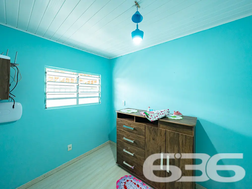 LINDA CASA COM 1 SUÍTE E 2 QUARTOS, EXCELENTE LOC