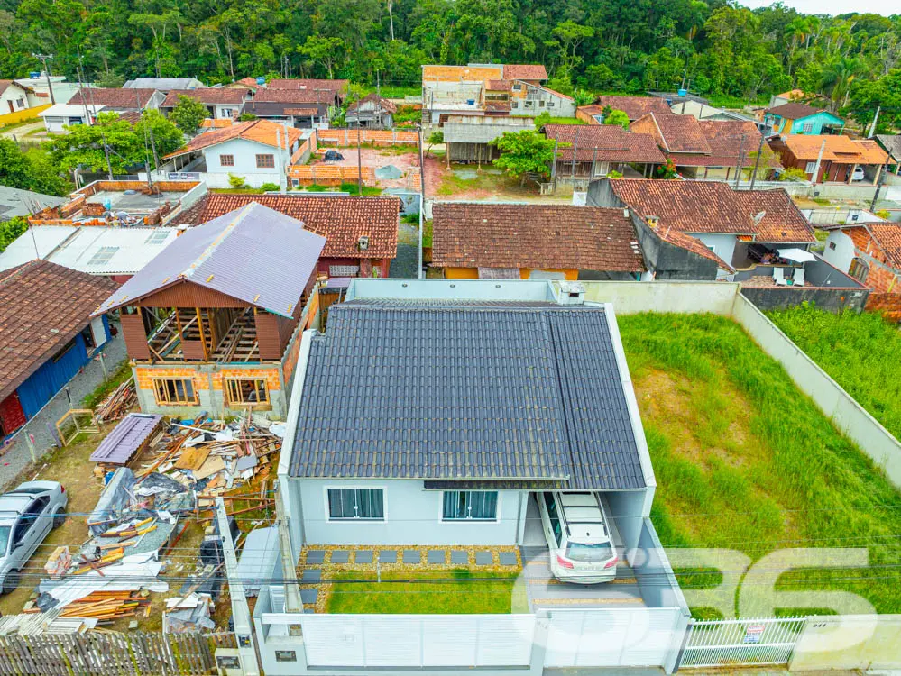 Casa Confortável à Venda em Balneário Barra do Sul
