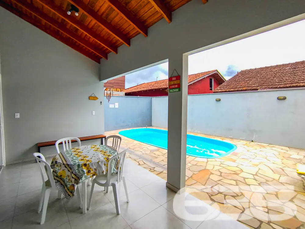 Casa Confortável à Venda em Balneário Barra do Sul