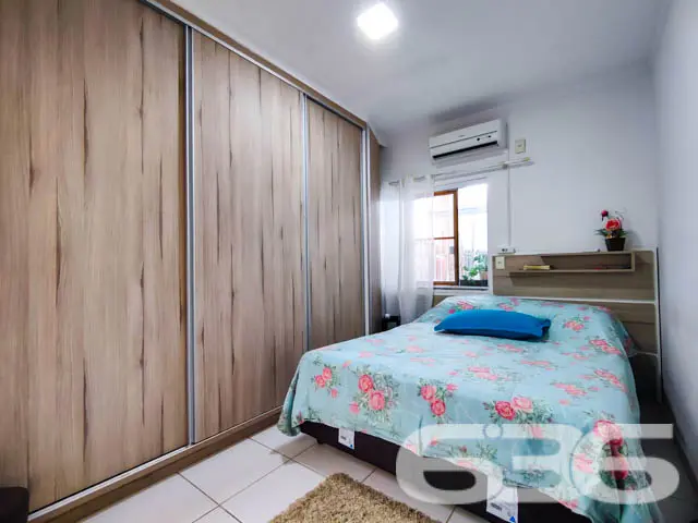 RESIDÊNCIA TÉRREA DE ESQUINA NO CENTRO DE BALNEÁRI