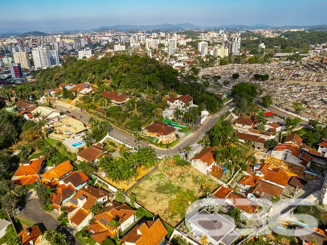 VEDE-SE LOTE NO BAIRRO ATIRADORES - ESTUDA PERMUTA