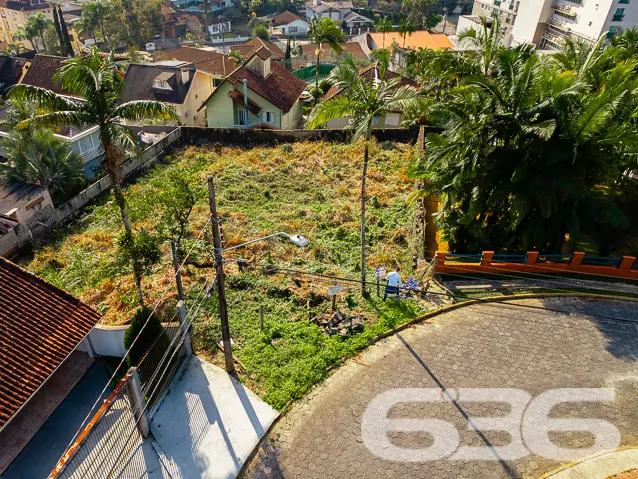 VEDE-SE LOTE NO BAIRRO ATIRADORES - ESTUDA PERMUTA