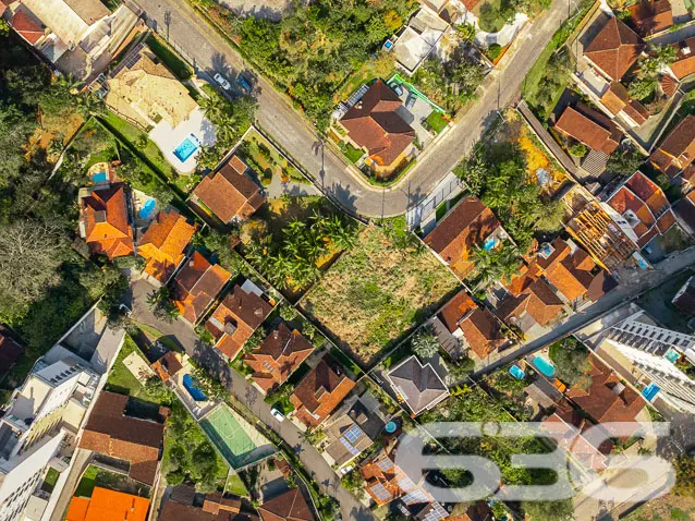 VEDE-SE LOTE NO BAIRRO ATIRADORES - ESTUDA PERMUTA