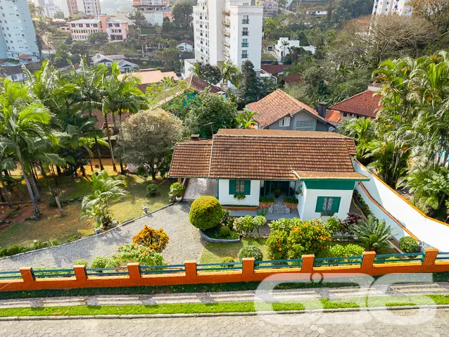IMÓVEL COM POTENCIAL ÚNICO NO CORAÇÃO DO BAIRRO AT