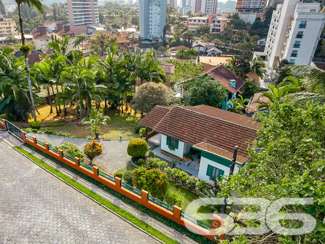 IMÓVEL COM POTENCIAL ÚNICO NO CORAÇÃO DO BAIRRO AT