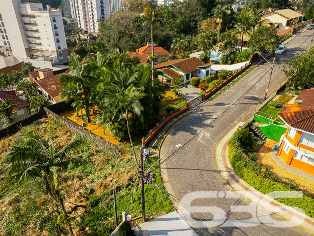 IMÓVEL COM POTENCIAL ÚNICO NO CORAÇÃO DO BAIRRO AT