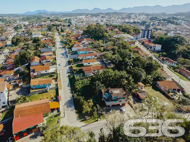VENDE-SE TERRENO DE ESQUINA NO BAIRRO ITAUM - ESTU