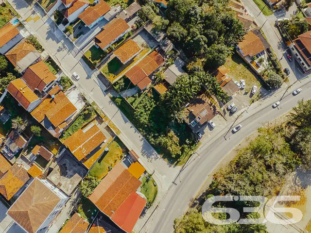 VENDE-SE TERRENO DE ESQUINA NO BAIRRO ITAUM - ESTU
