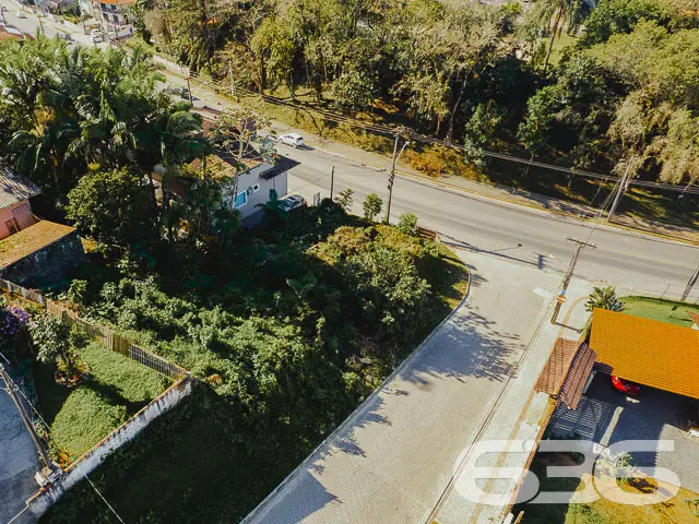 VENDE-SE TERRENO DE ESQUINA NO BAIRRO ITAUM - ESTU