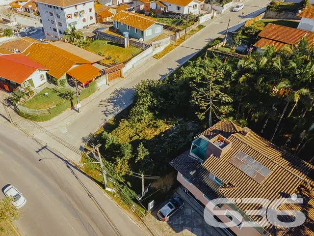 VENDE-SE TERRENO DE ESQUINA NO BAIRRO ITAUM - ESTU