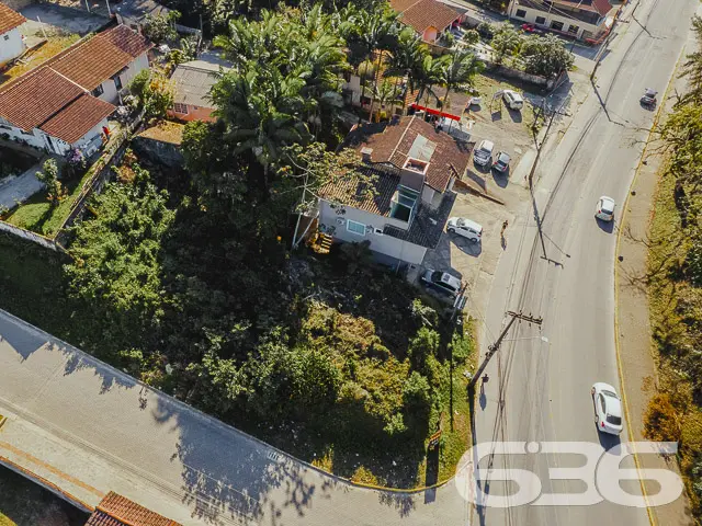 VENDE-SE TERRENO DE ESQUINA NO BAIRRO ITAUM - ESTU