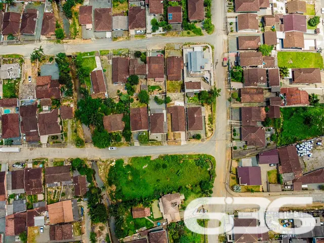 AMPLIE SEUS HORIZONTES - TERRENO DE ESQUINA NO BAI