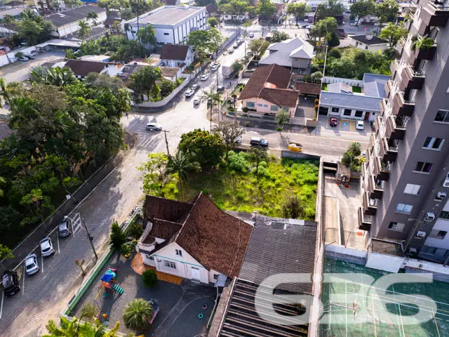 TERRENO DE ESQUINA NO CENTRO - ESTUDA PERMUTA POR