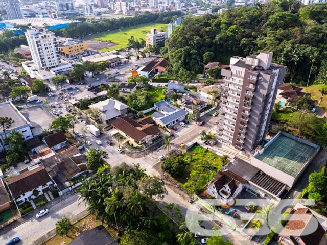 TERRENO DE ESQUINA NO CENTRO - ESTUDA PERMUTA POR