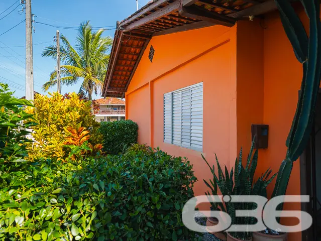 Descubra o encanto da vida na praia com esta resid