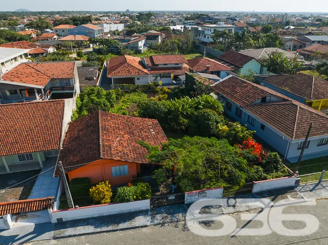 Descubra o encanto da vida na praia com esta resid