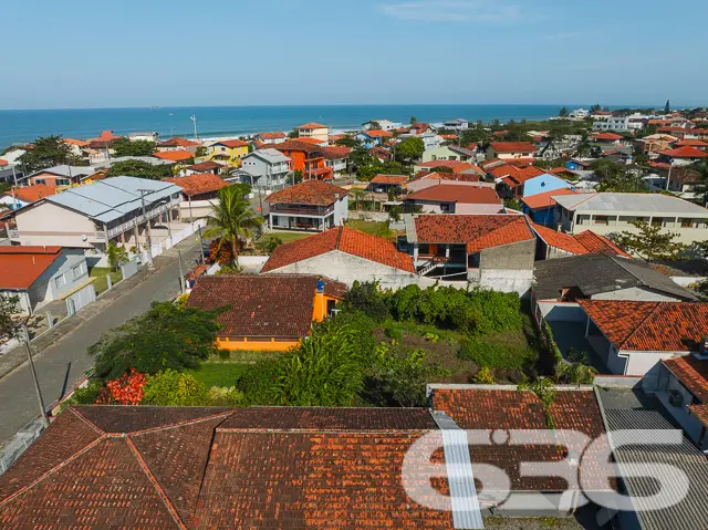 Descubra o encanto da vida na praia com esta resid