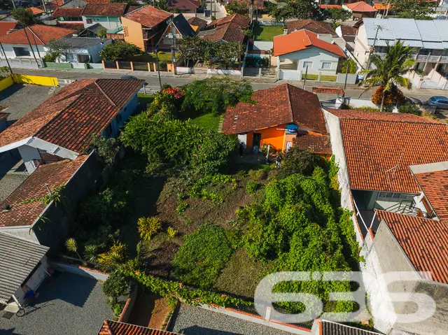 Descubra o encanto da vida na praia com esta resid