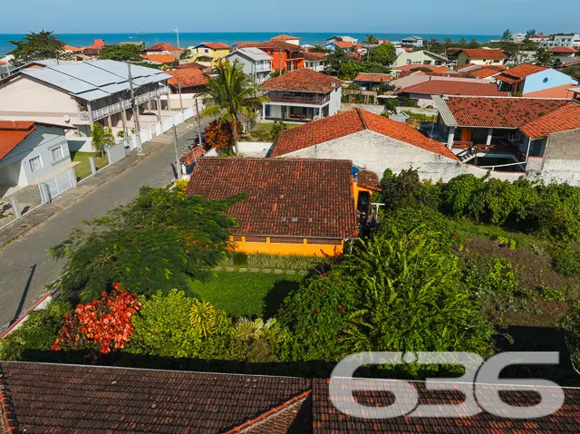 Descubra o encanto da vida na praia com esta resid