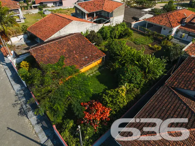 Descubra o encanto da vida na praia com esta resid