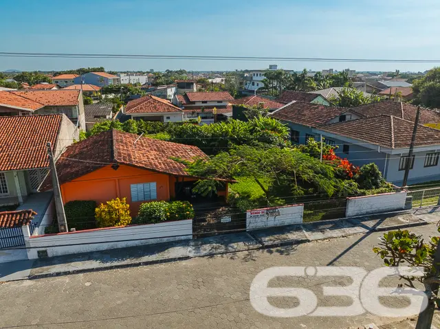 Descubra o encanto da vida na praia com esta resid