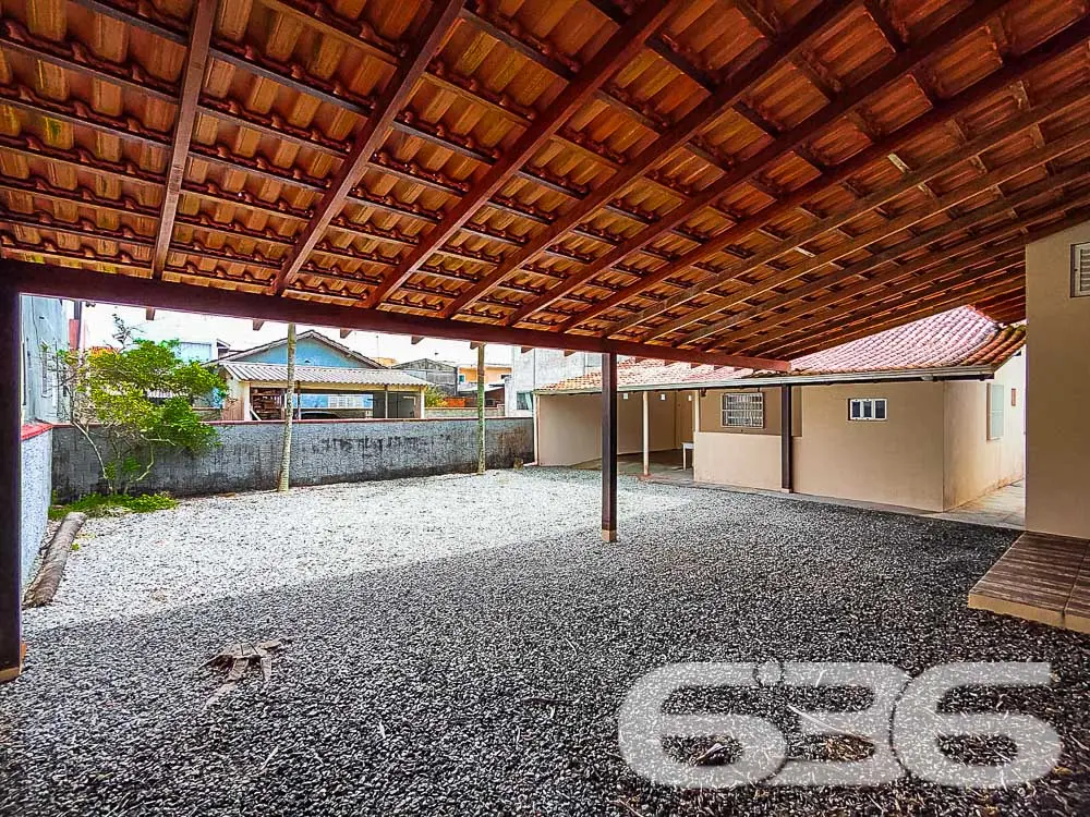Charmosa Residência Térrea em Balneário Barra do S