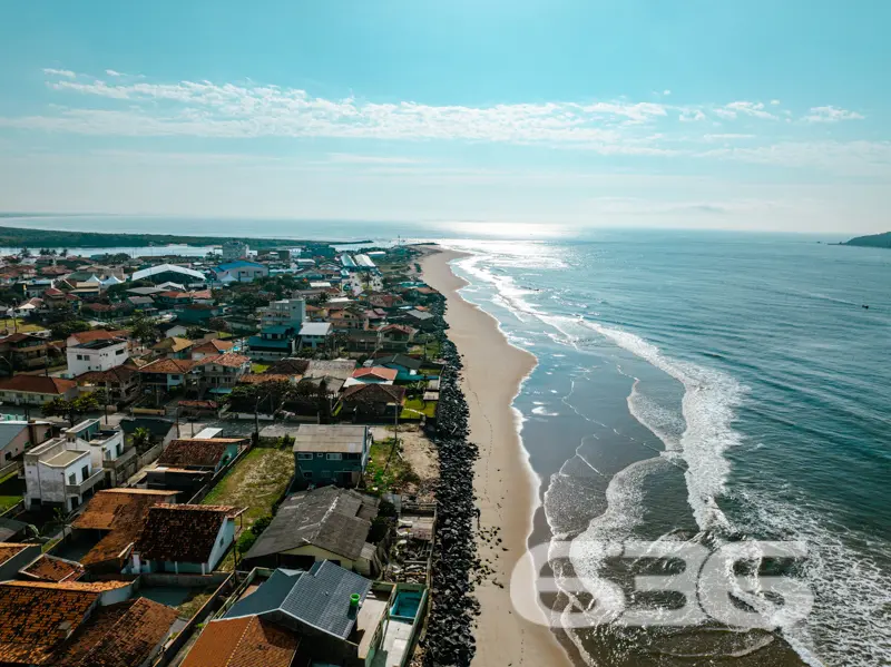 Charmosa Residência Térrea em Balneário Barra do S