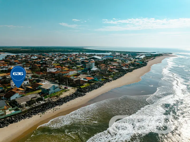 Charmosa Residência Térrea em Balneário Barra do S