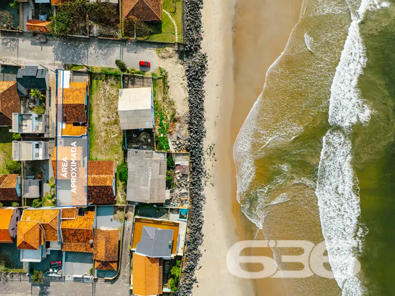Charmosa Residência Térrea em Balneário Barra do S