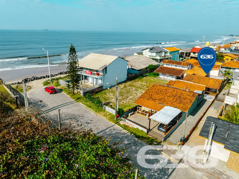 Charmosa Residência Térrea em Balneário Barra do S