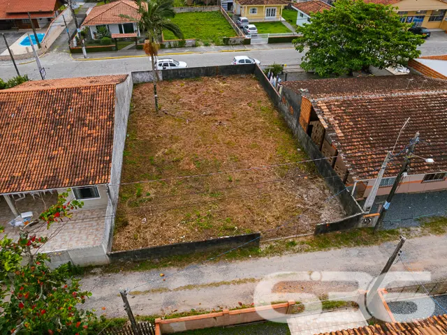 O TERRENO DOS SEUS SONHOS NO CENTRO DE BALNEÁRIO B