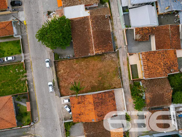 O TERRENO DOS SEUS SONHOS NO CENTRO DE BALNEÁRIO B