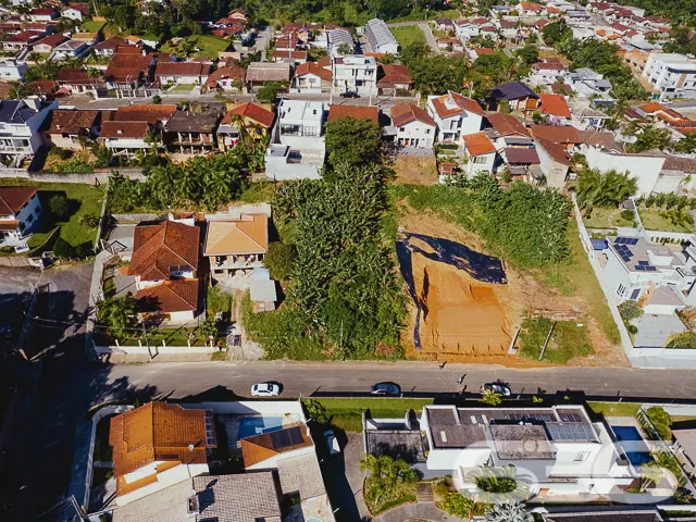 LOTE COM 830m² À VENDA, NO BAIRRO ANITA GARIBALDI,