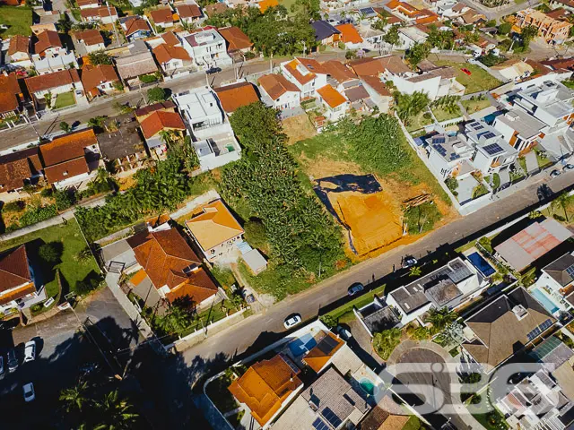 LOTE COM 830m² À VENDA, NO BAIRRO ANITA GARIBALDI,