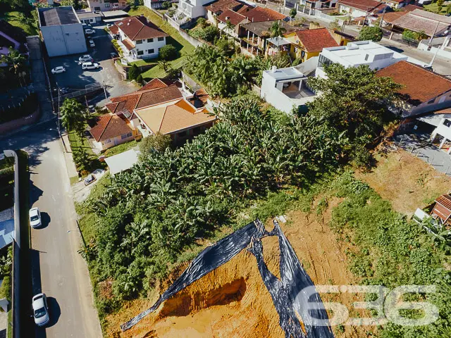 LOTE COM 830m² À VENDA, NO BAIRRO ANITA GARIBALDI,