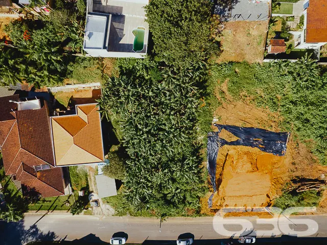 LOTE COM 830m² À VENDA, NO BAIRRO ANITA GARIBALDI,
