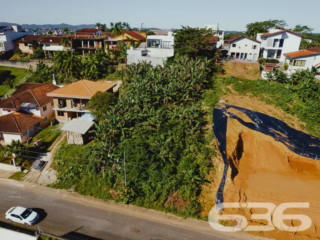 LOTE COM 830m² À VENDA, NO BAIRRO ANITA GARIBALDI,