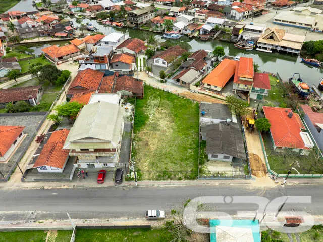 Terreno à Venda no Centro de Balneário Barra do Su