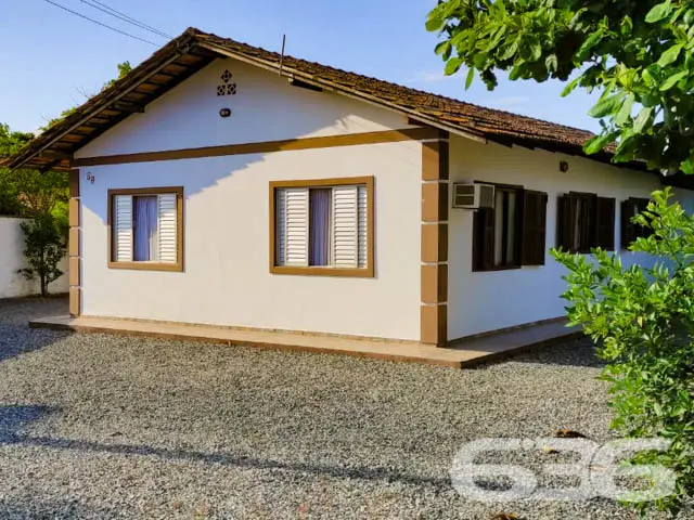 RESIDÊNCIA COM 2 QUARTOS NO CENTRO DE BALNEÁRIO BA