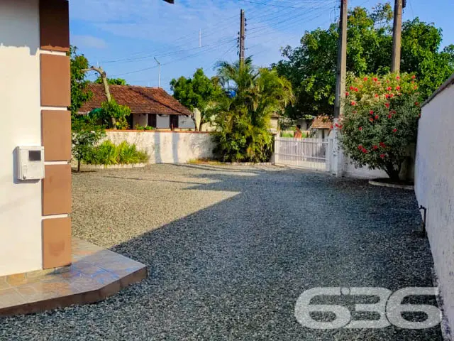 RESIDÊNCIA COM 2 QUARTOS NO CENTRO DE BALNEÁRIO BA