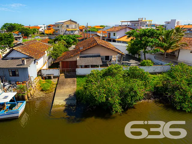 RESIDÊNCIA COM 2 QUARTOS NO CENTRO DE BALNEÁRIO BA