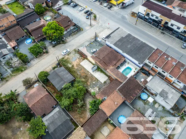 VENDE-SE TERRENO, NO BAIRRO PARANAGUAMIRIM, EM JOI
